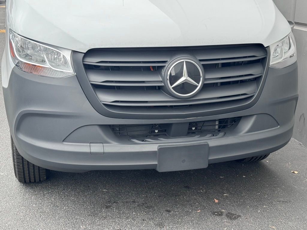 Used 2024 Mercedes-Benz eSprinter 170 Cargo image 3