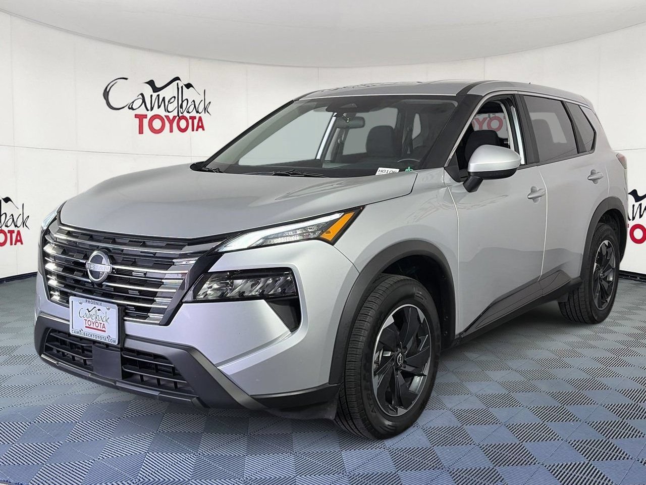 Used 2025 Nissan Rogue SV AWD/4WD image 4