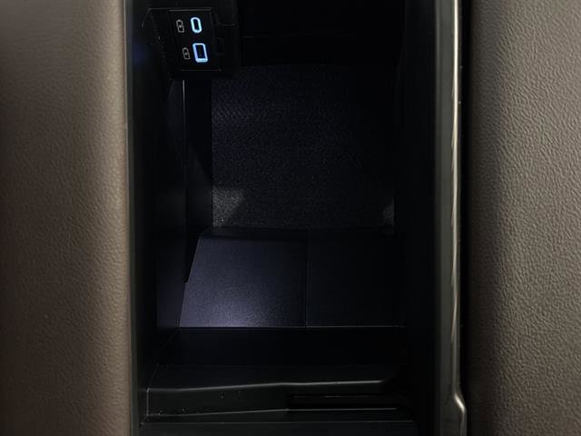 Used 2024 Toyota Sienna Platinum image 13