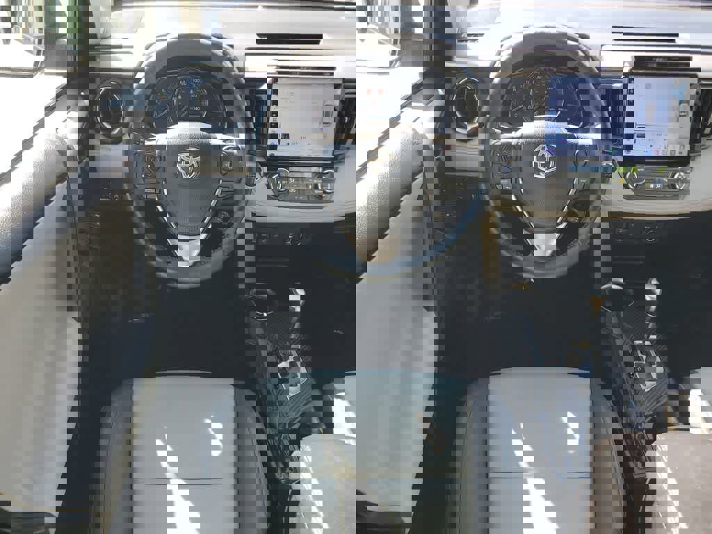 Used 2015 Toyota RAV4 Limited w/ Technology Package image 14