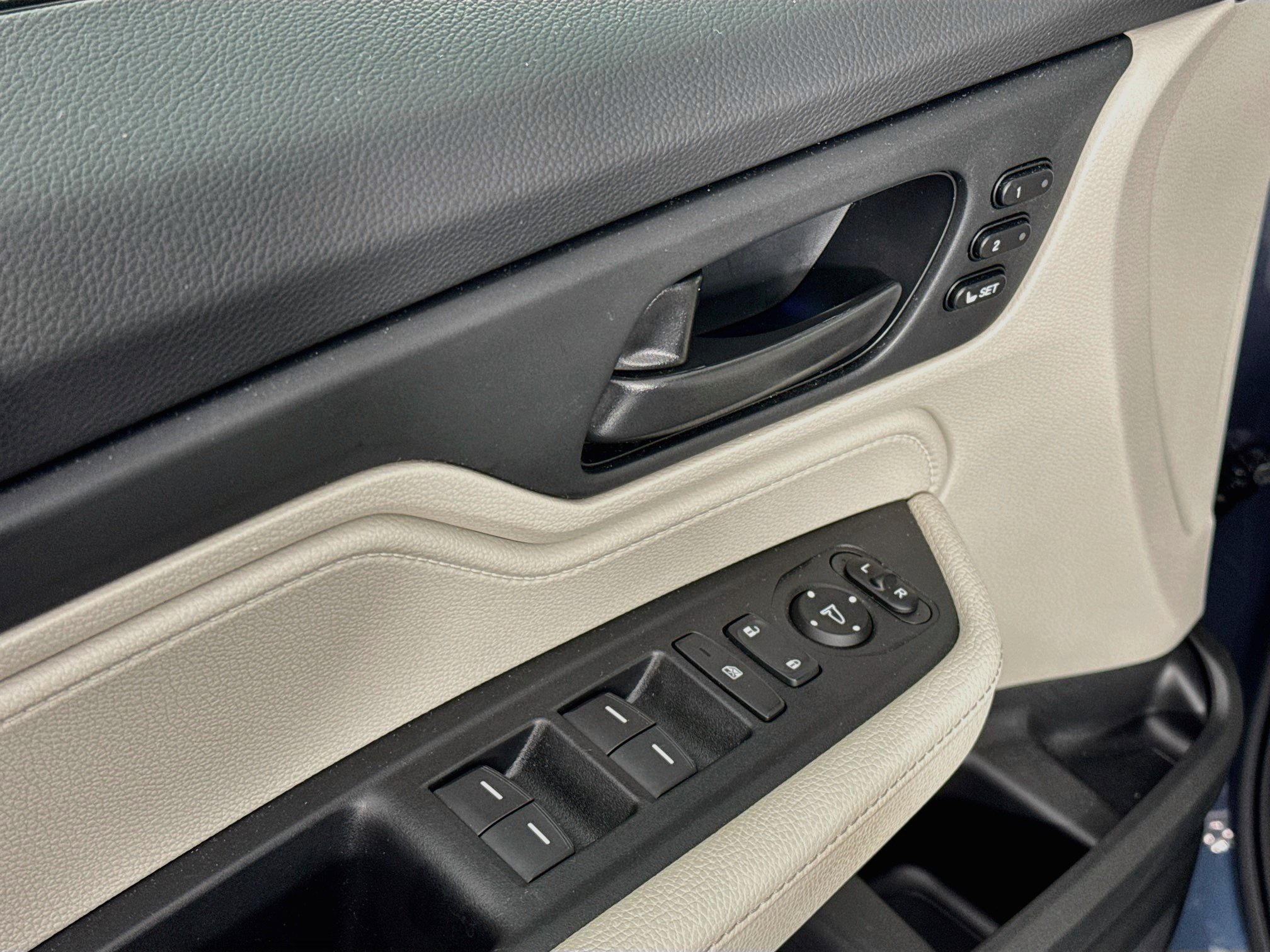Certified 2025 Honda Odyssey EX-L image 17