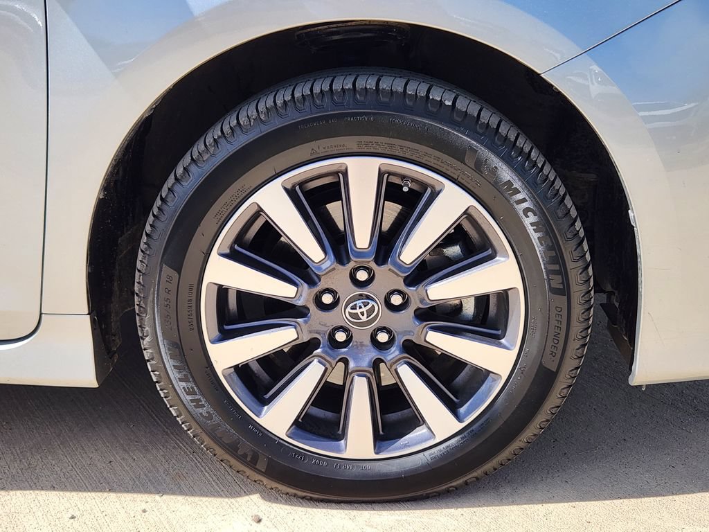 Used 2019 Toyota Sienna XLE Premium AWD/4WD image 9