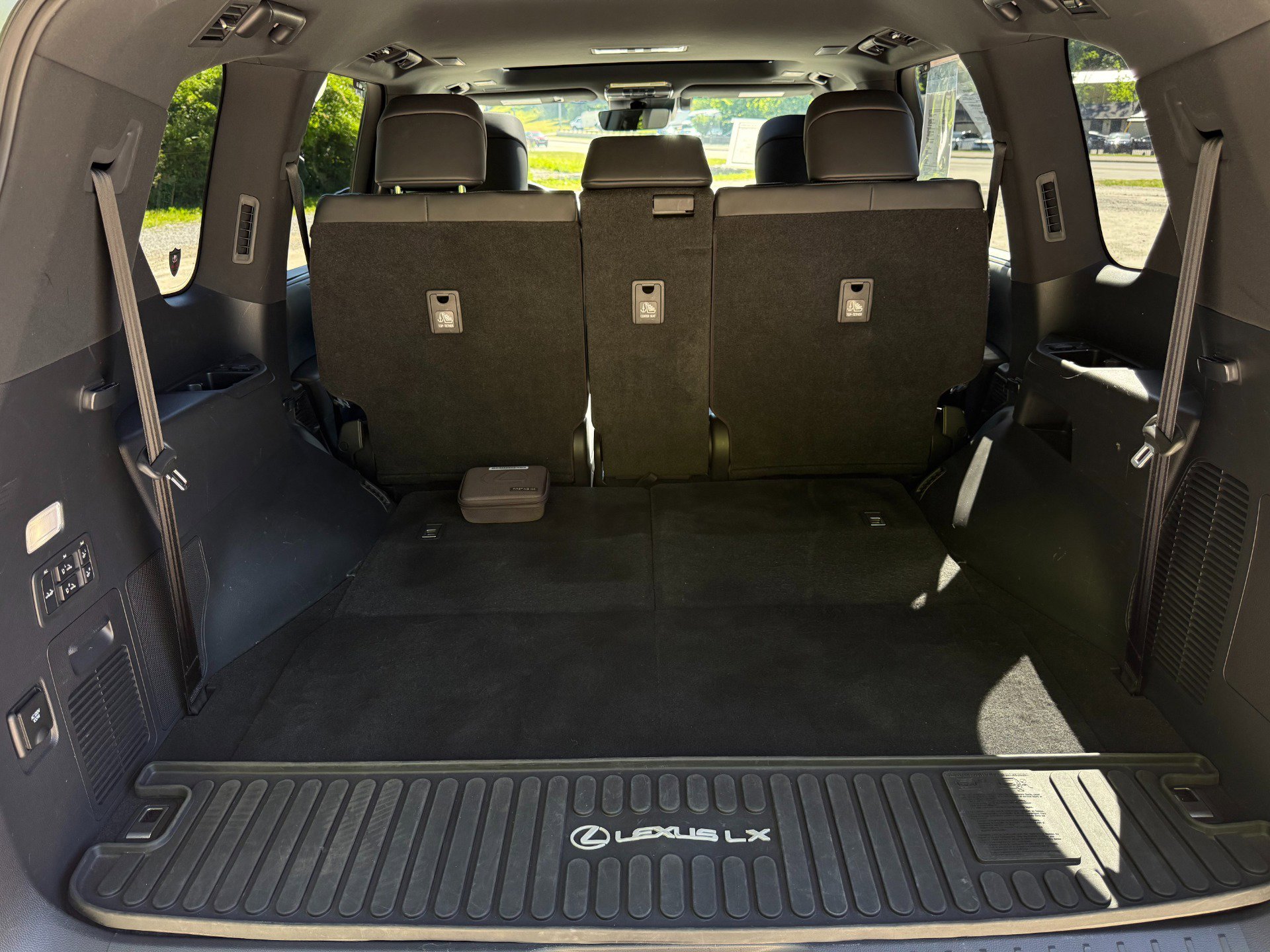 Used 2023 Lexus LX 600 4WD w/ Luxury Package image 58