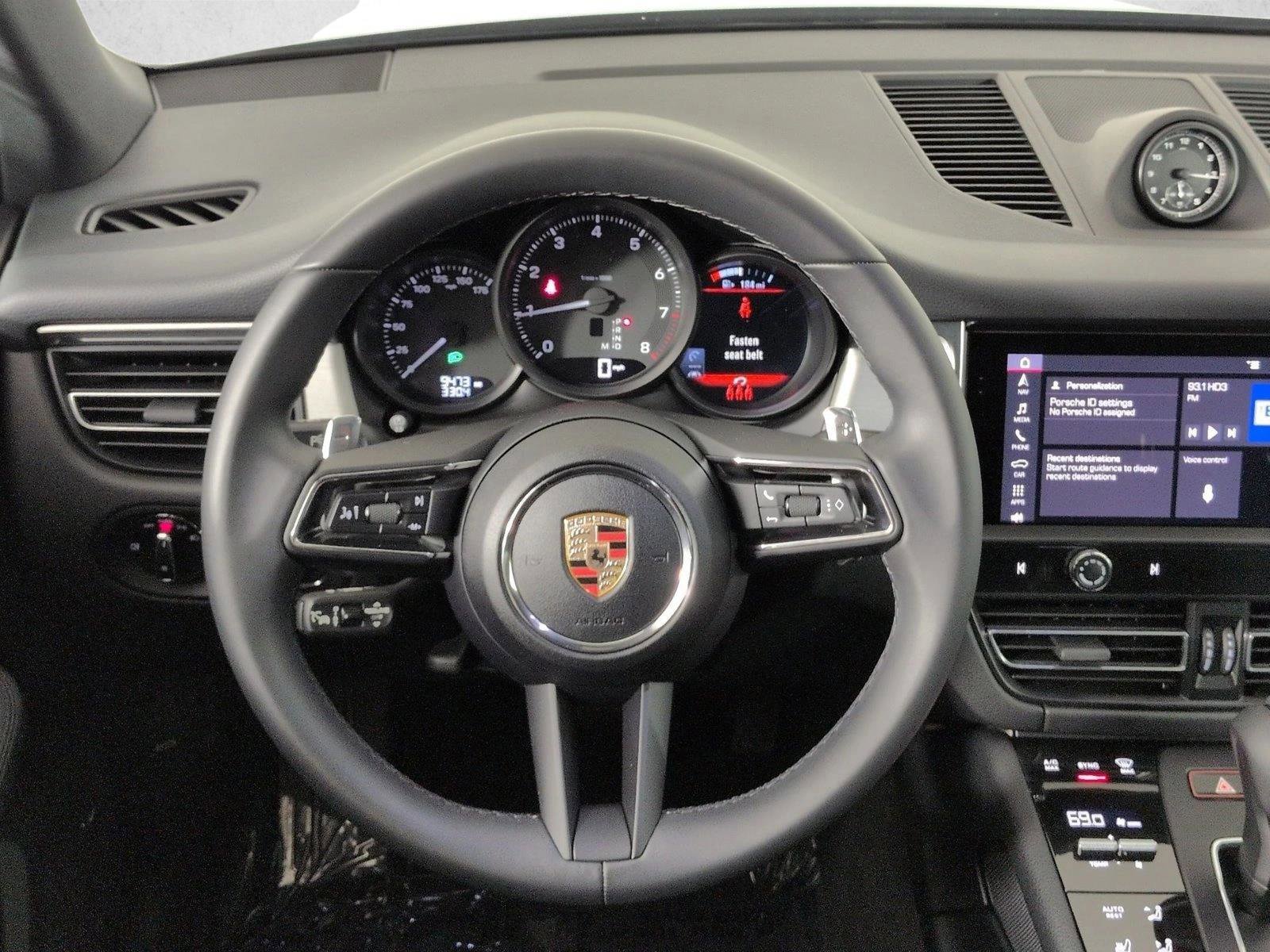 Certified 2025 Porsche Macan AWD/4WD image 16