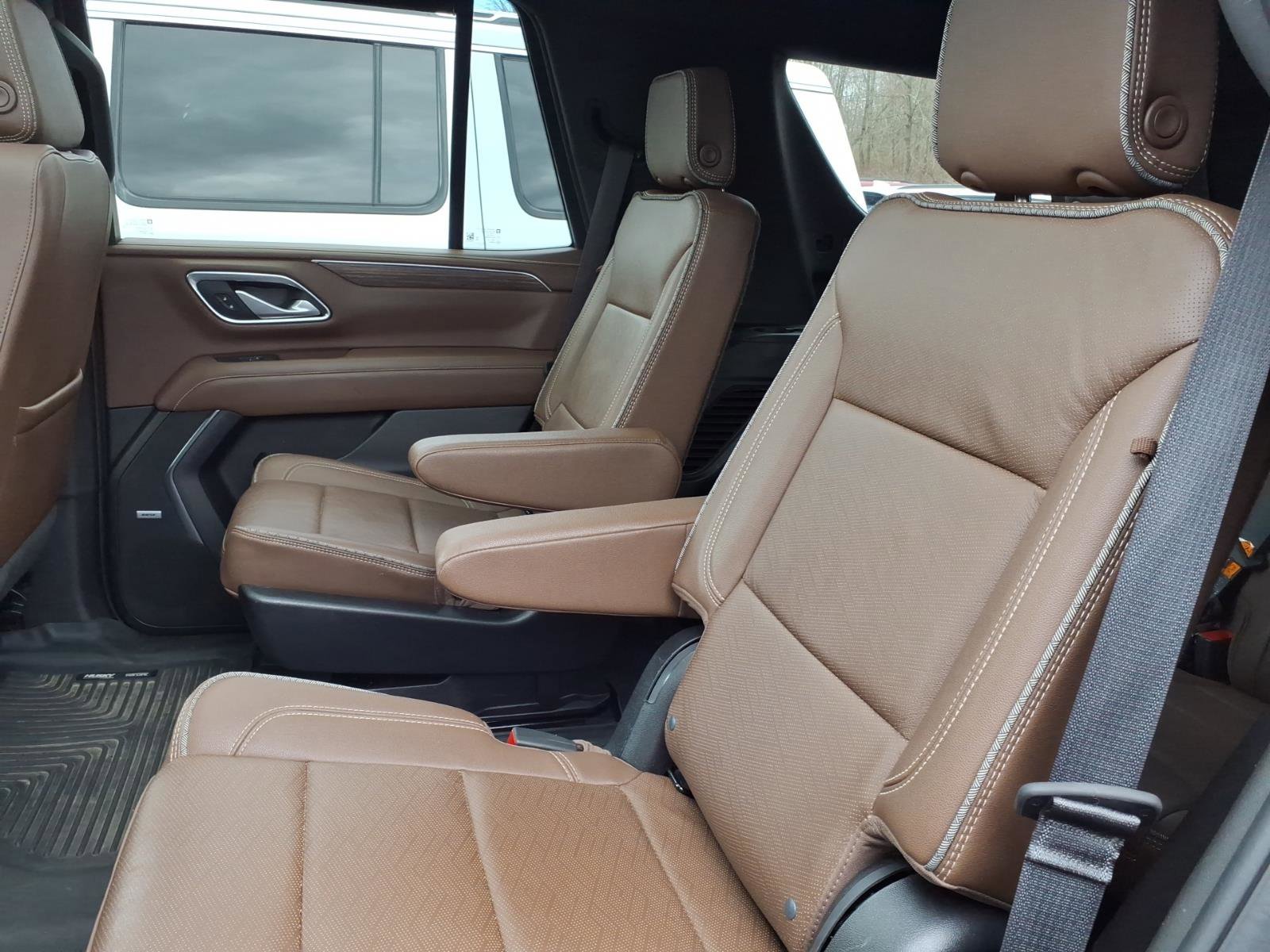 Used 2024 Chevrolet Tahoe High Country AWD/4WD image 8