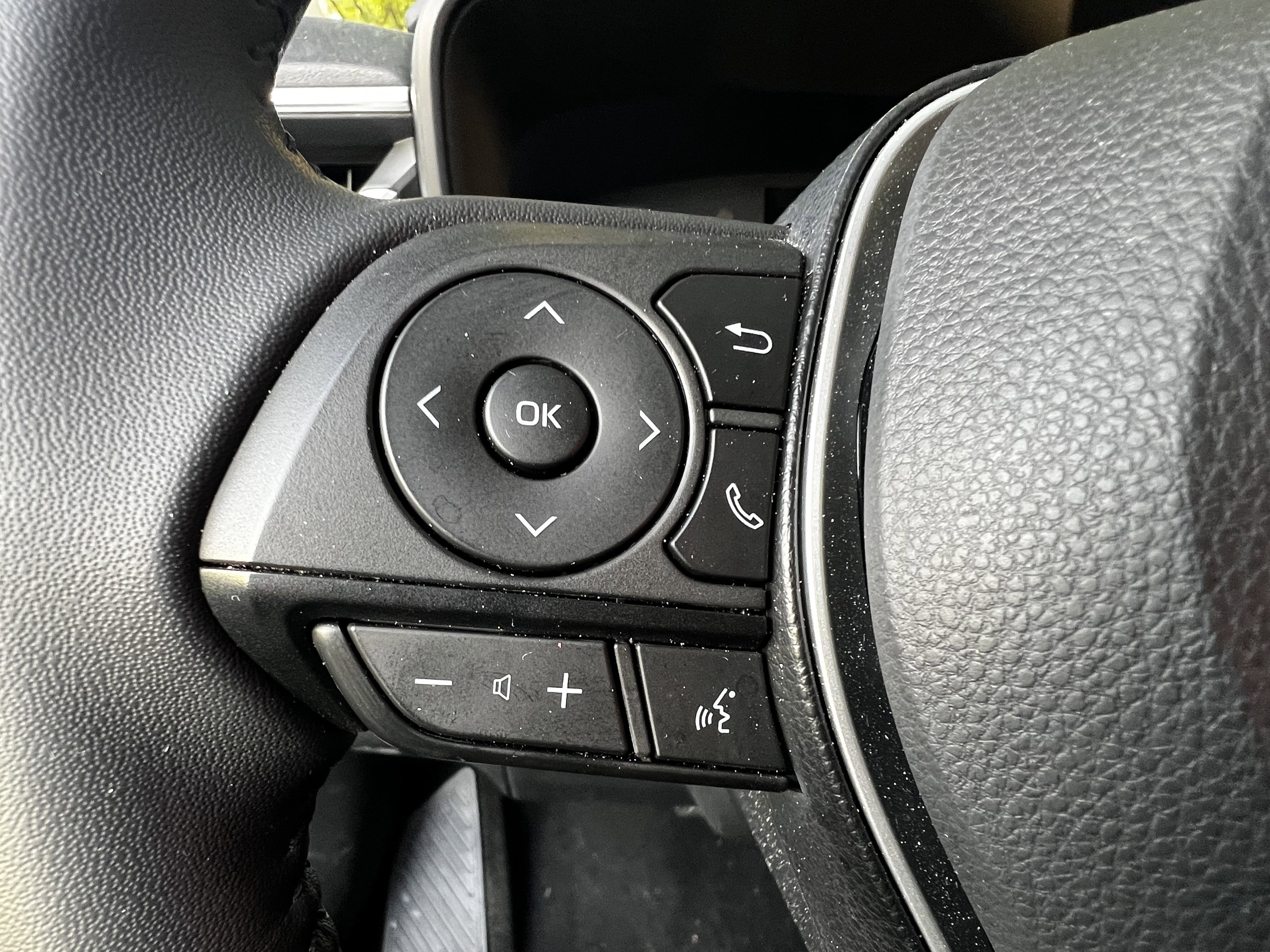 Used 2025 Toyota Corolla SE FWD image 19