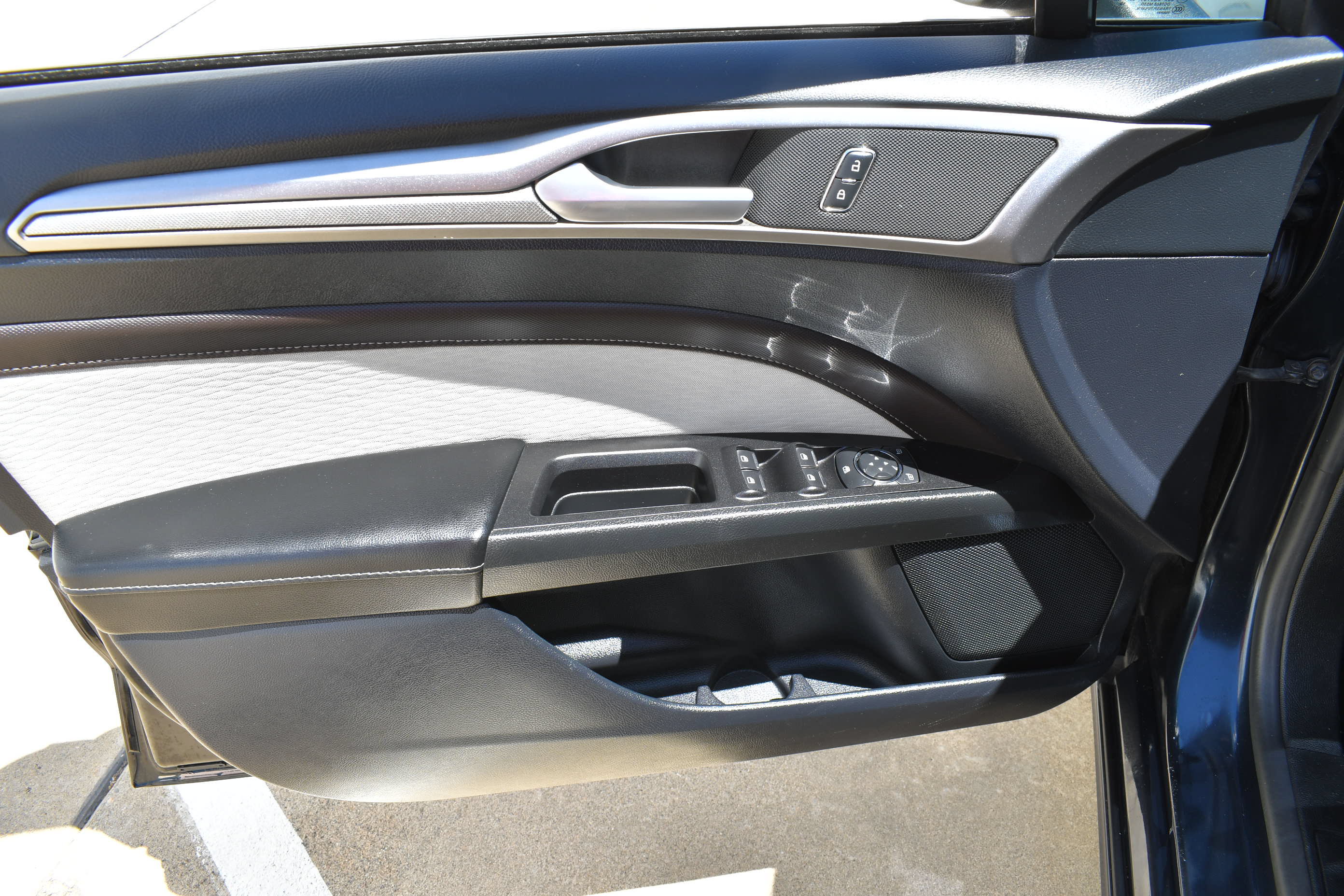 Used 2020 Ford Fusion SE w/ Equipment Group 151A FWD image 8