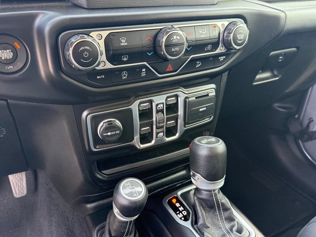 Used 2020 Jeep Wrangler Unlimited Sahara AWD/4WD image 21