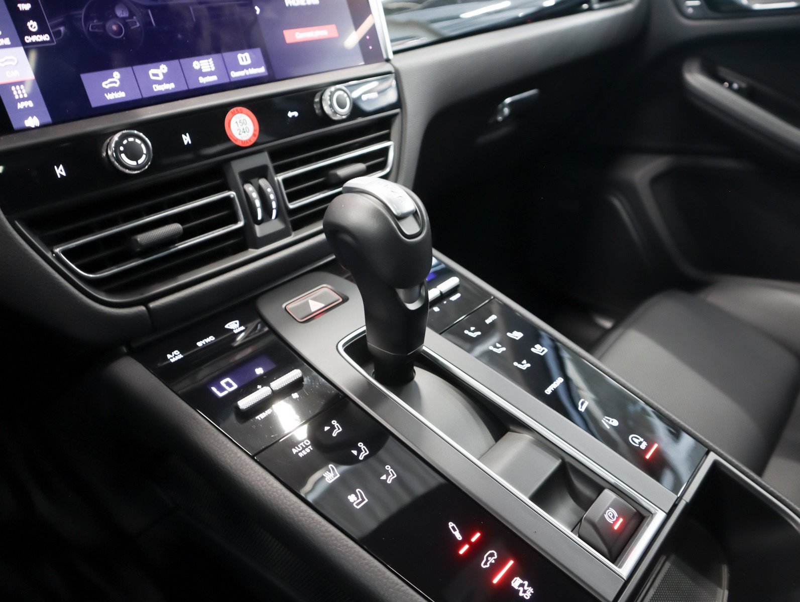 Certified 2025 Porsche Macan S AWD/4WD image 15