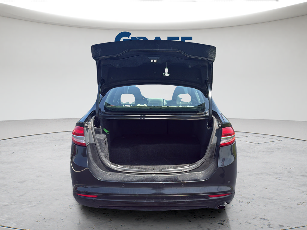 Used 2018 Ford Fusion Titanium FWD image 27