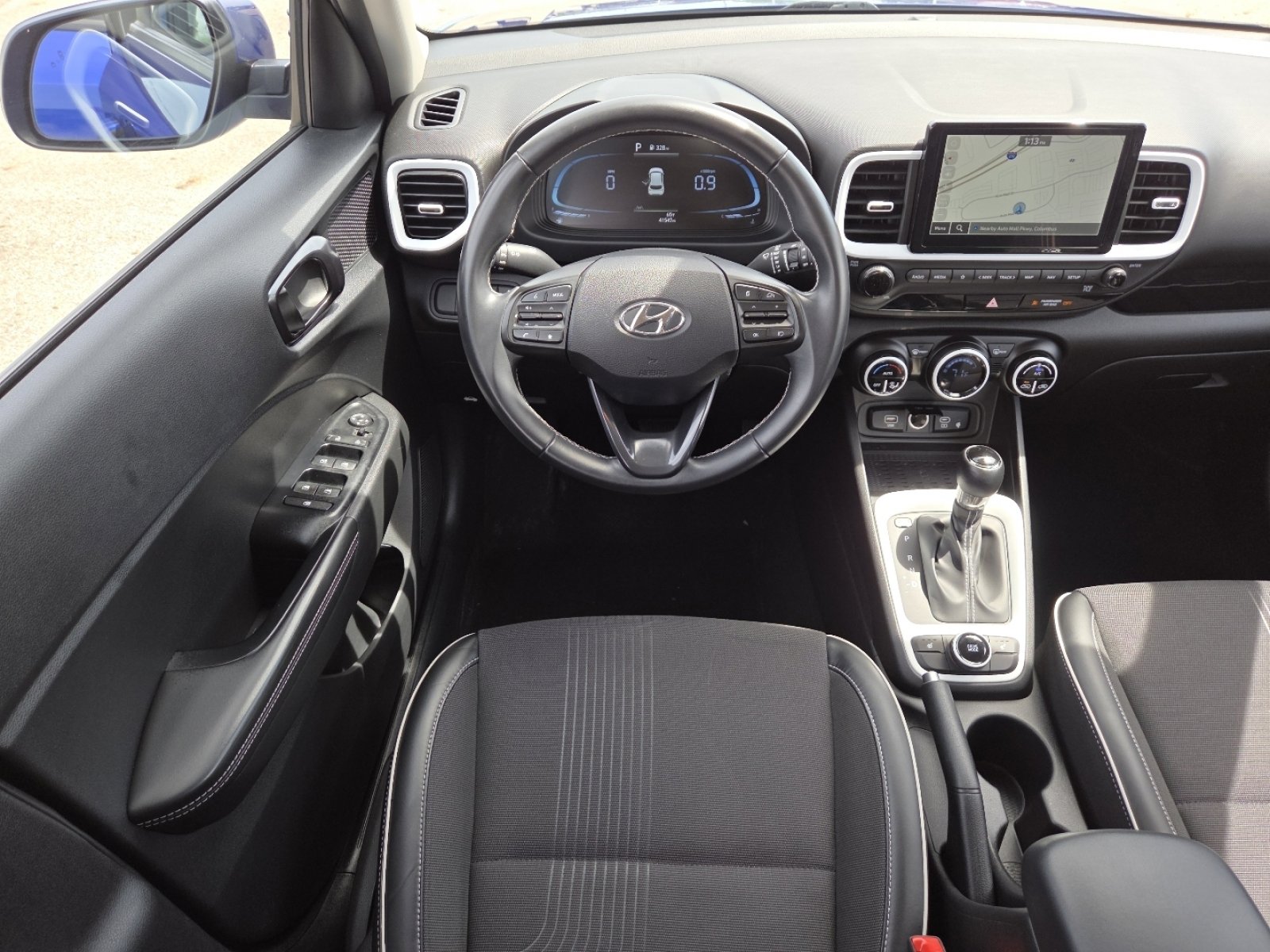 Used 2023 Hyundai Venue Limited FWD image 25