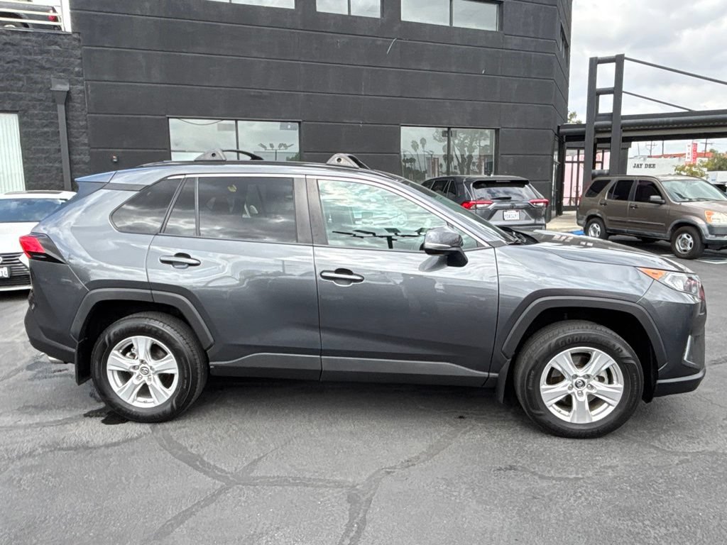 Used 2019 Toyota RAV4 XLE w/ Carpet Mat Package FWD image 3