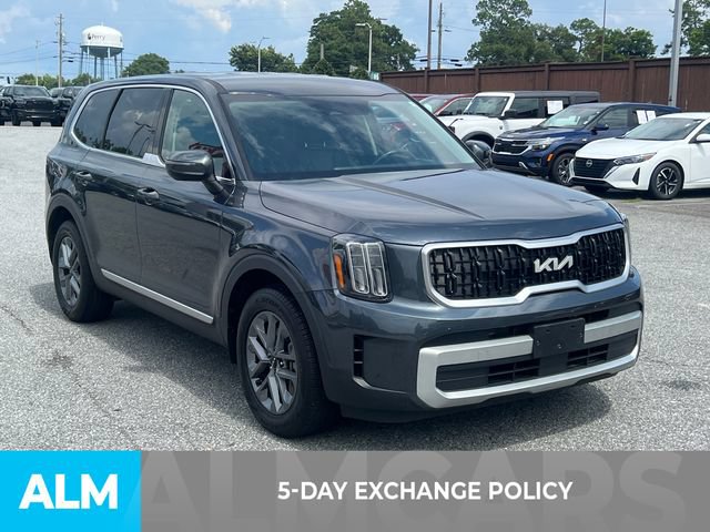 Used 2024 Kia Telluride LX FWD image 3