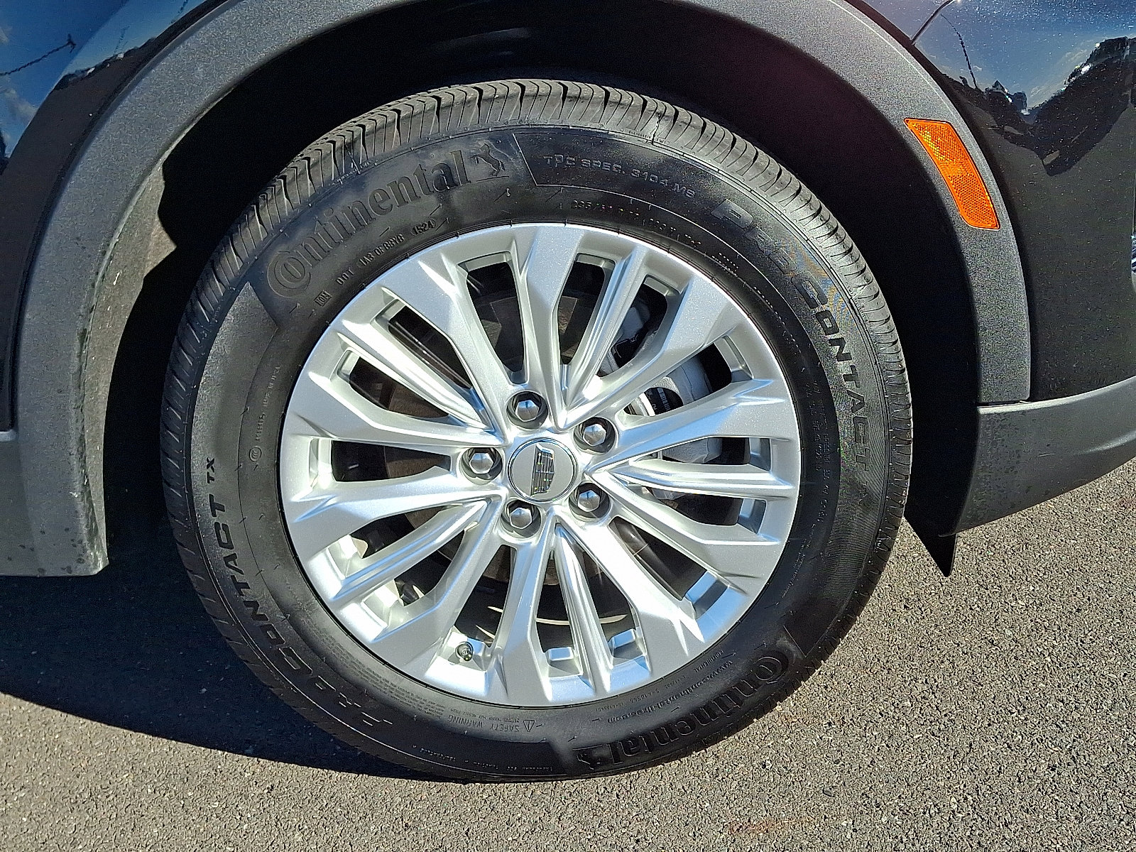 Used 2024 Cadillac XT4 Luxury w/ Cold Weather Package image 8