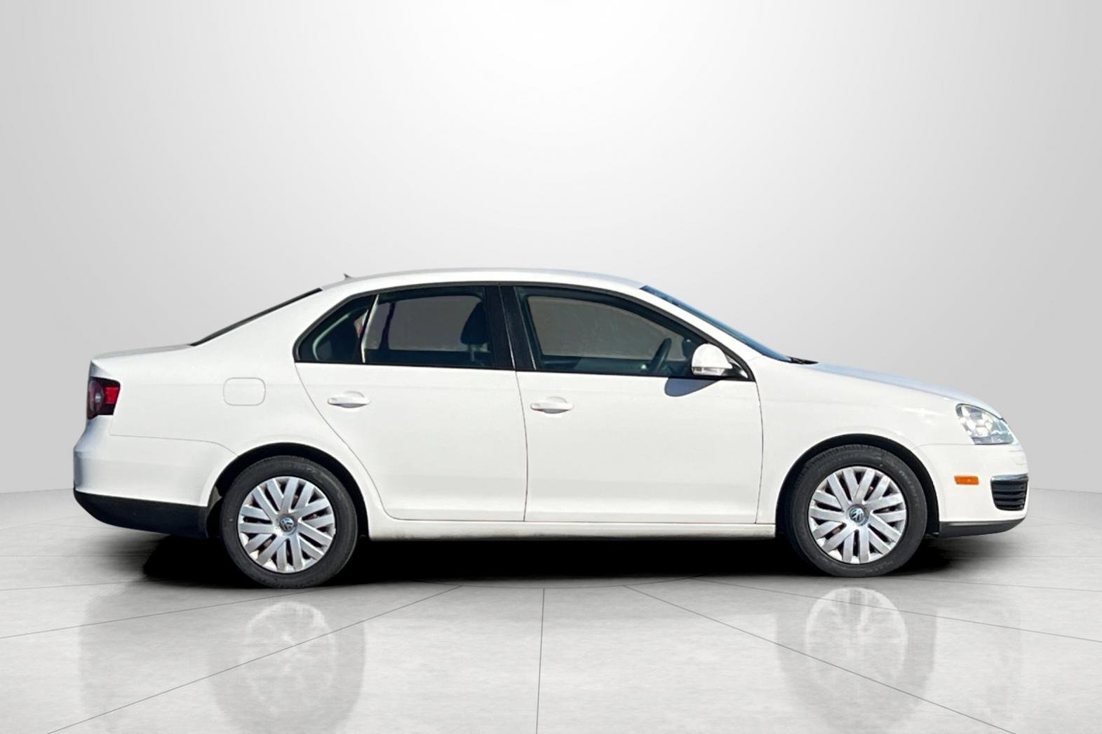 Used 2010 Volkswagen Jetta S image 3