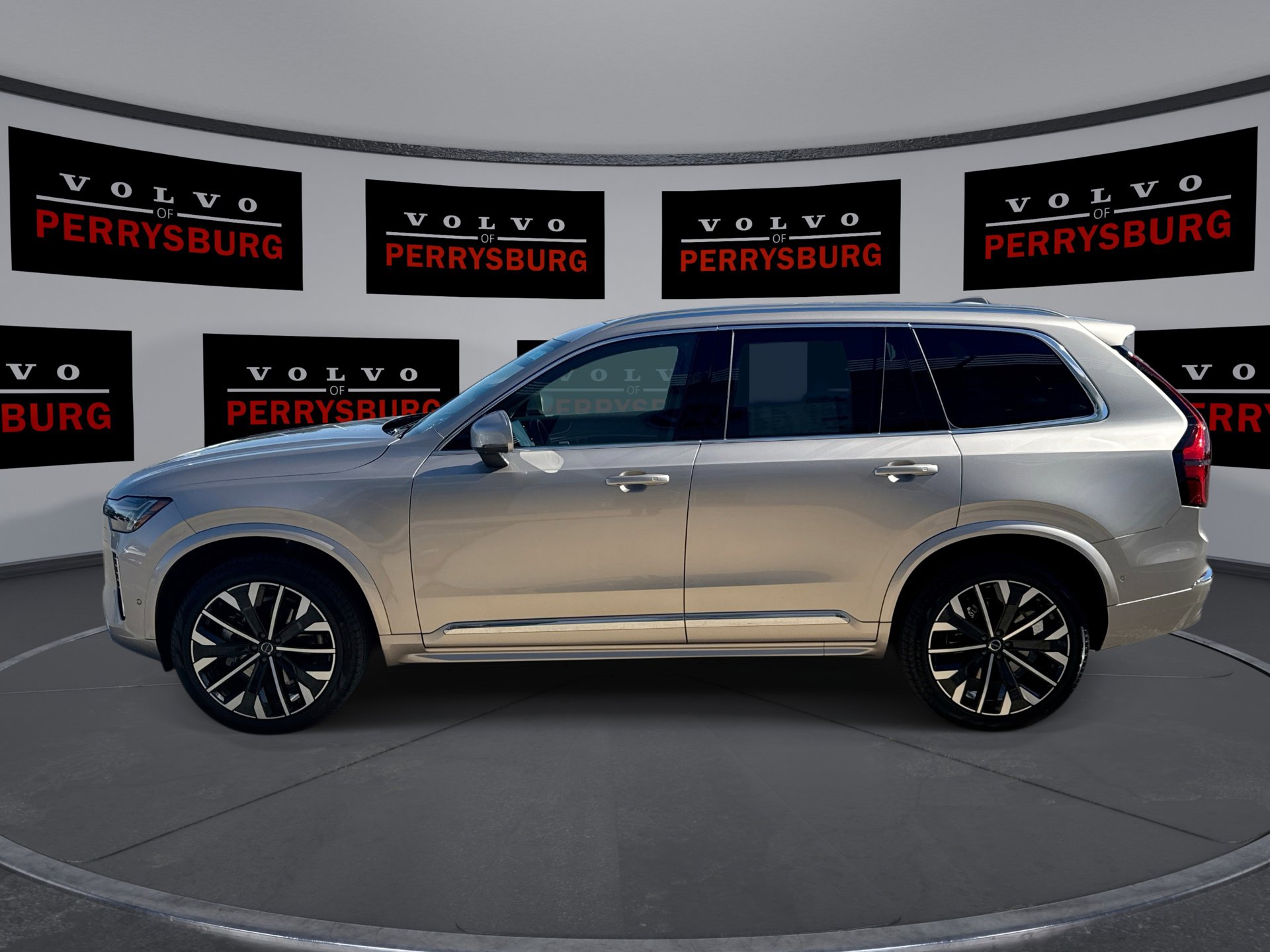 New 2026 Volvo XC90 B5 Plus w/ Protection Package image 5