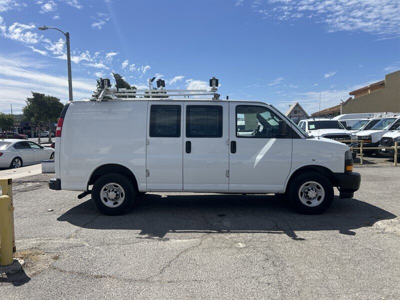 Used 2018 Chevrolet Express 2500 w/ Driver Convenience Package RWD image 4