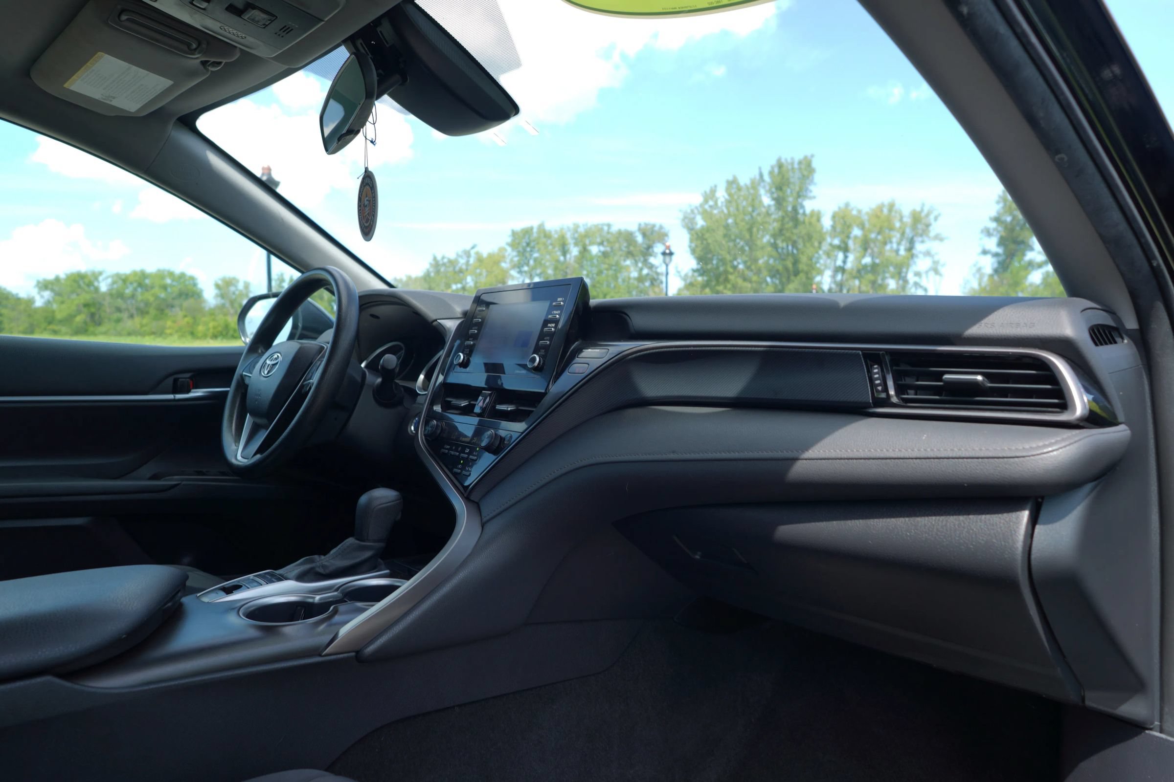 Used 2022 Toyota Camry LE FWD image 20