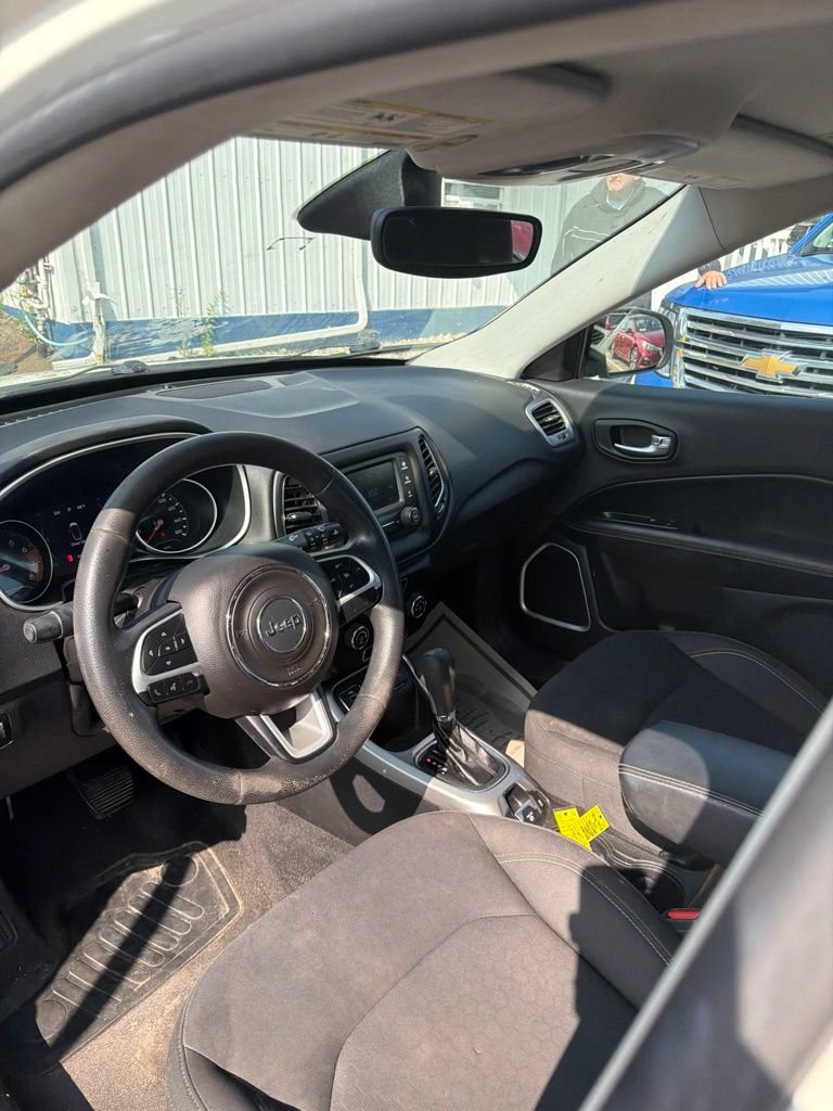 Used 2018 Jeep Compass Sport FWD image 9