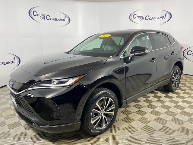 Certified 2023 Toyota Venza LE image 3