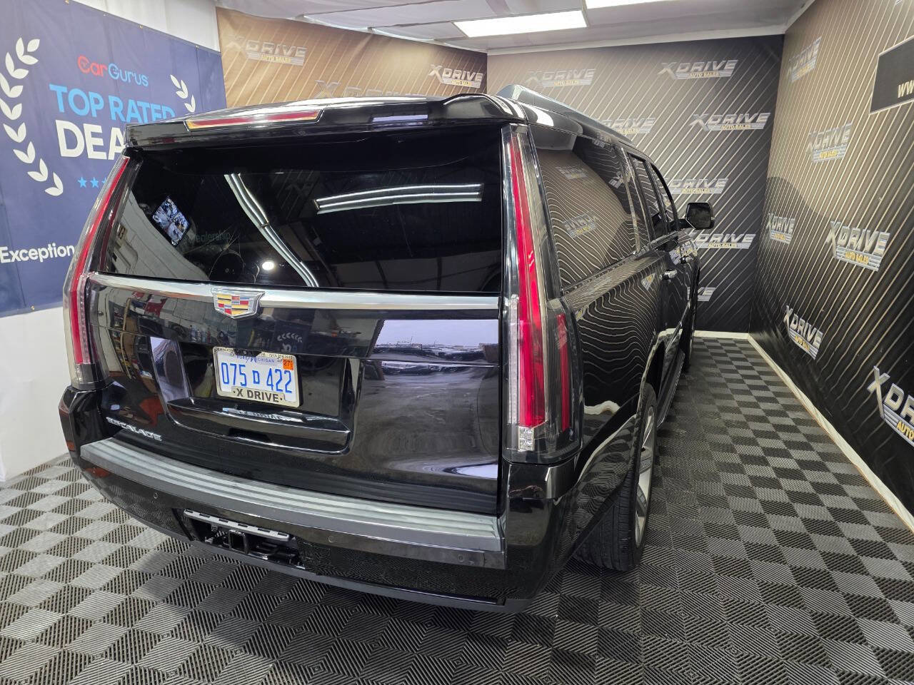 Used 2018 Cadillac Escalade ESV Luxury AWD/4WD image 17