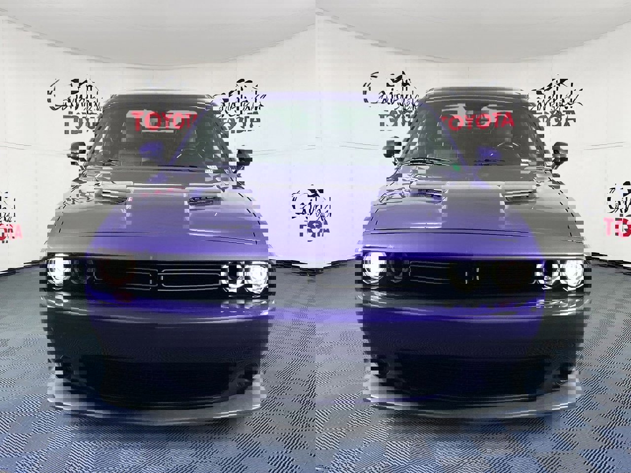 Used 2019 Dodge Challenger SXT image 3