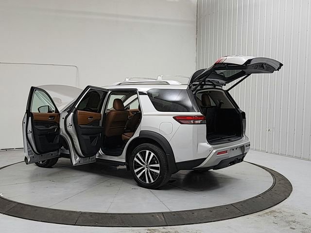 Used 2025 Nissan Pathfinder Platinum w/ Cargo Package image 13