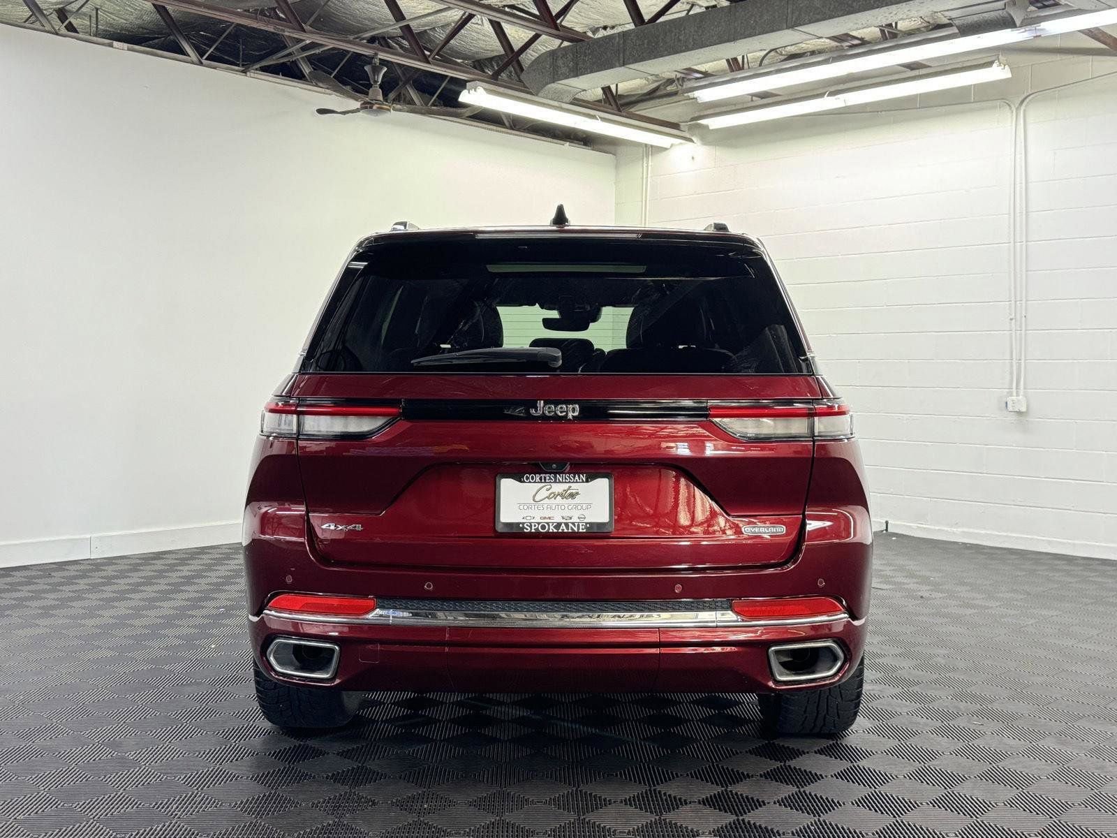 Used 2023 Jeep Grand Cherokee Overland AWD/4WD image 6