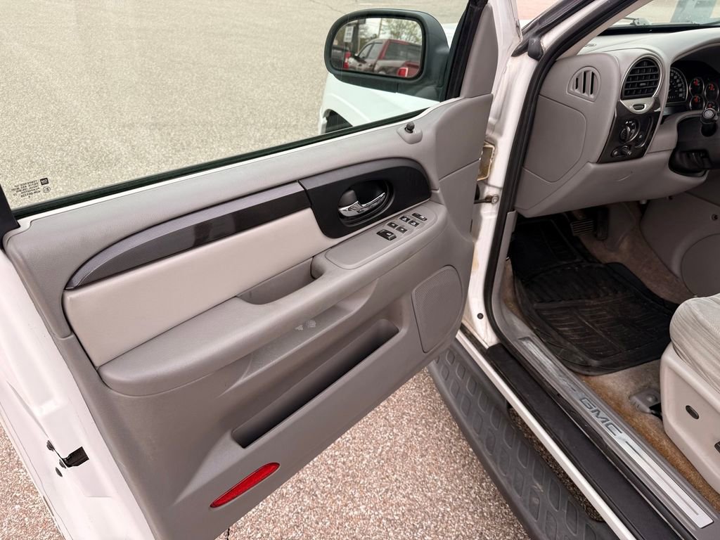 Used 2009 GMC Envoy SLE image 11