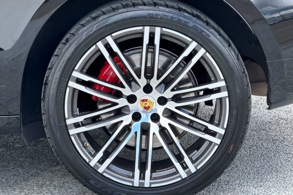 Used 2018 Porsche Macan Turbo image 25