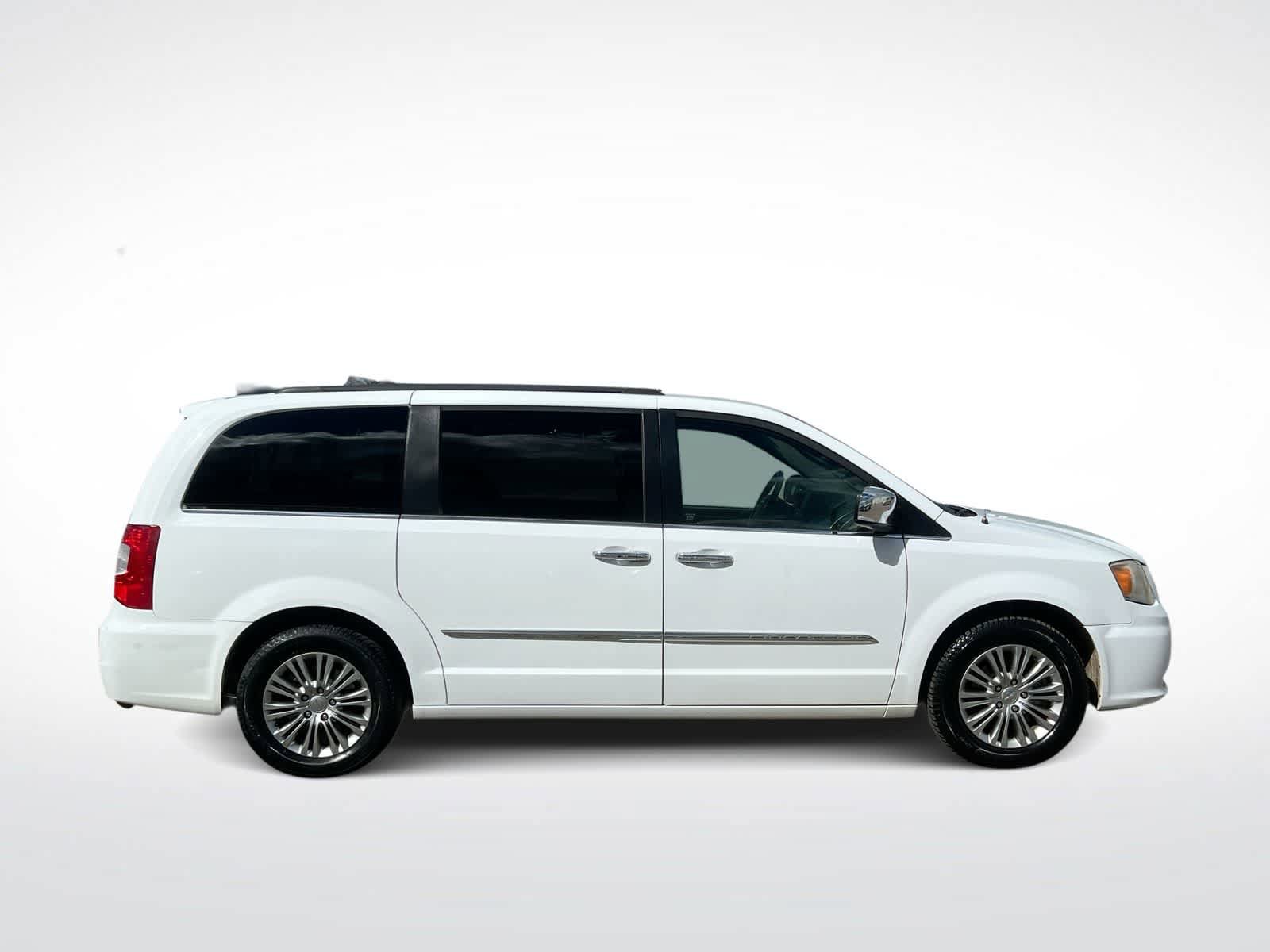 Used 2015 Chrysler Town & Country Touring-L w/ Driver Convenience Group FWD image 9