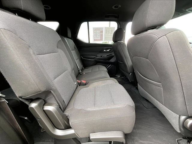 Used 2023 Chevrolet Traverse LT FWD image 16