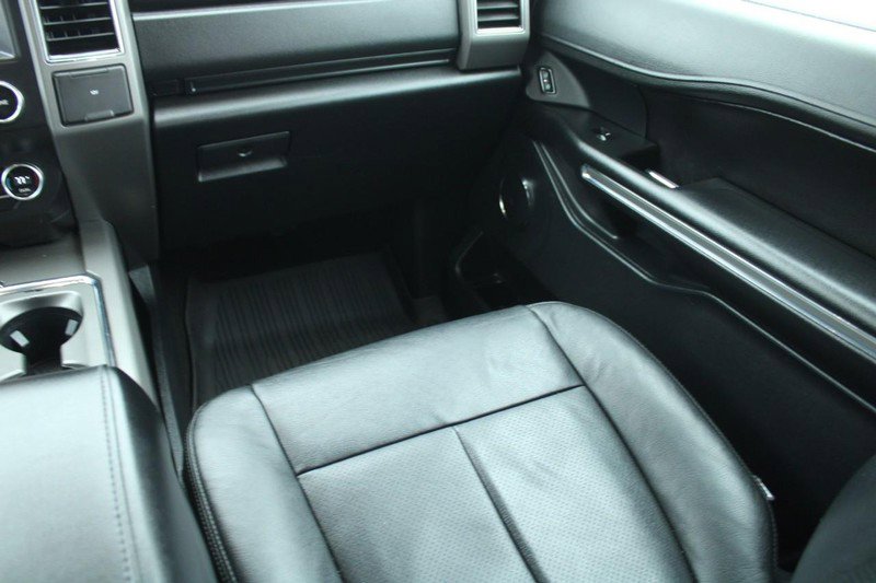 Used 2020 Ford Expedition XLT image 16