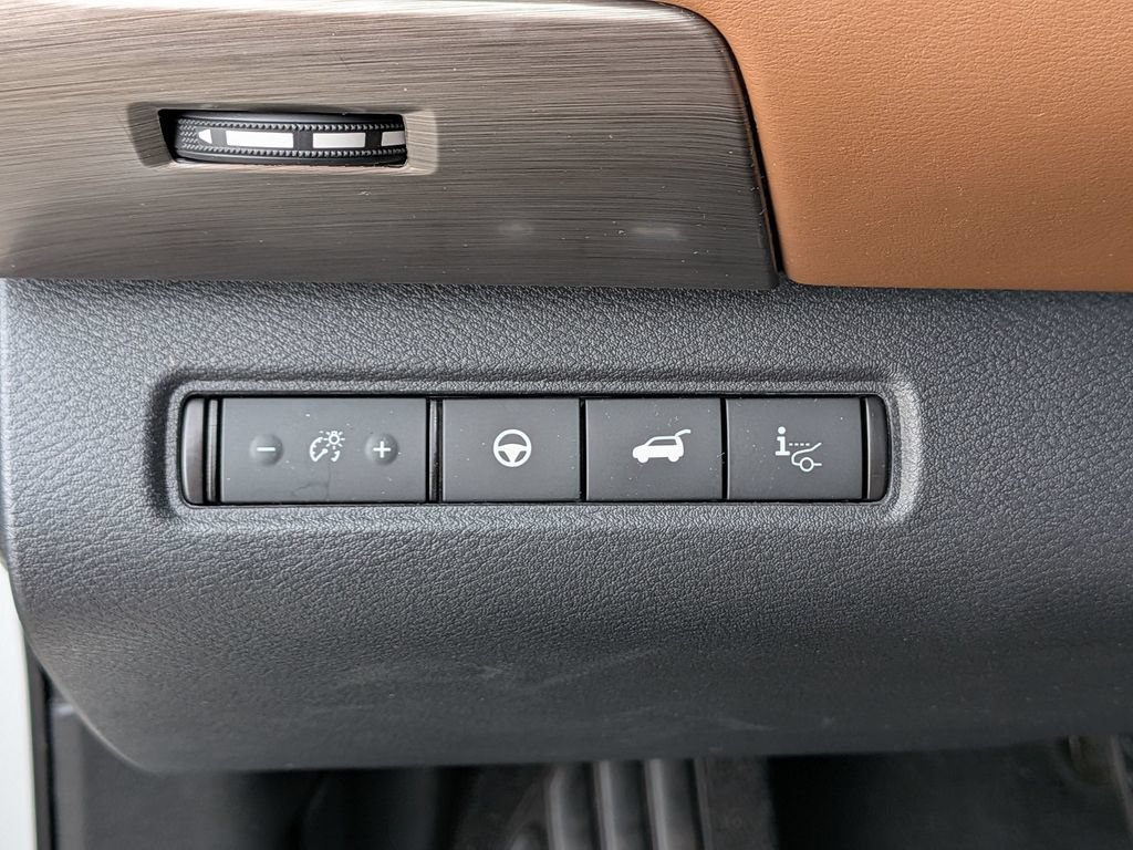 Used 2023 Nissan Pathfinder Platinum w/ Cargo Package AWD/4WD image 19