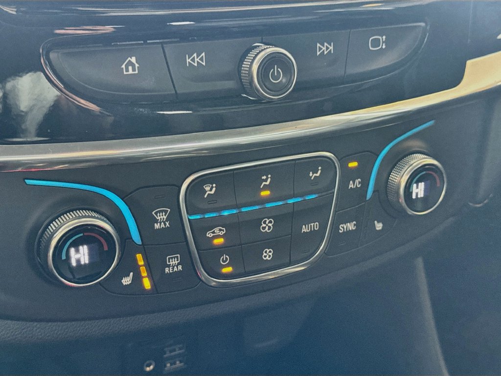 Used 2021 Chevrolet Traverse RS FWD image 16