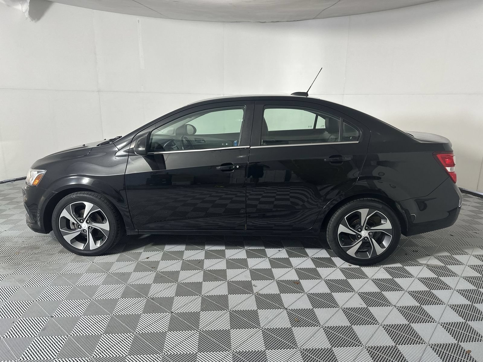 Used 2020 Chevrolet Sonic Premier FWD image 5