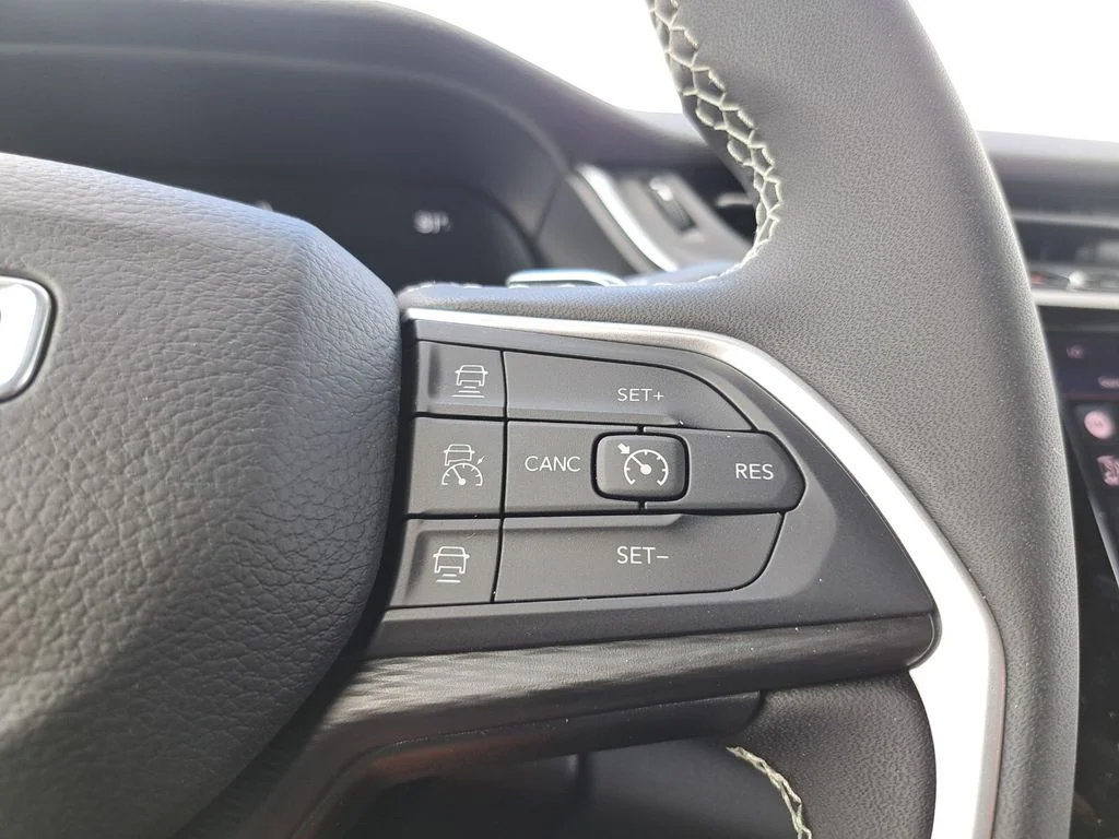 New 2026 Jeep Grand Cherokee Laredo RWD image 12