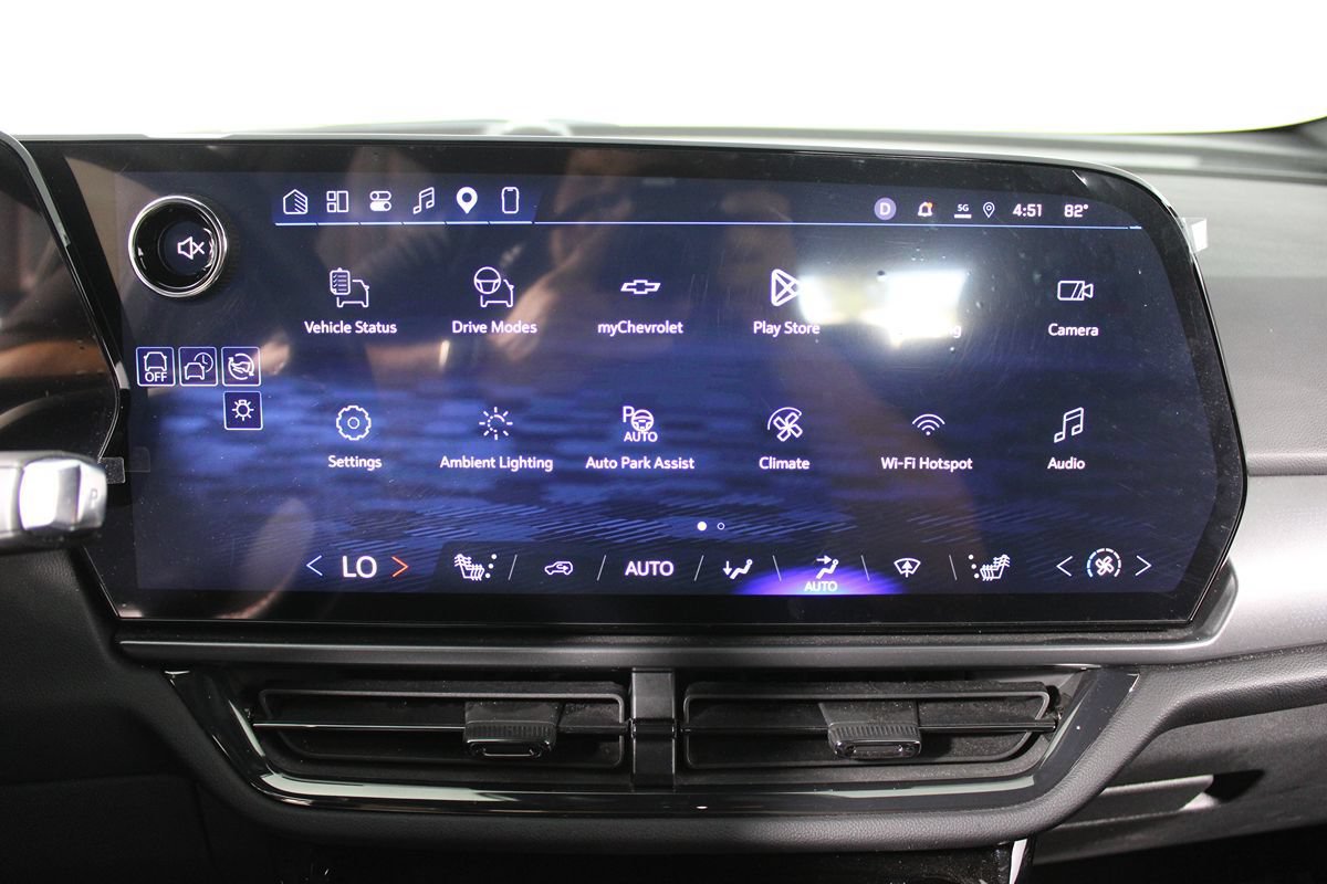 Used 2024 Chevrolet Equinox EV RS FWD image 6