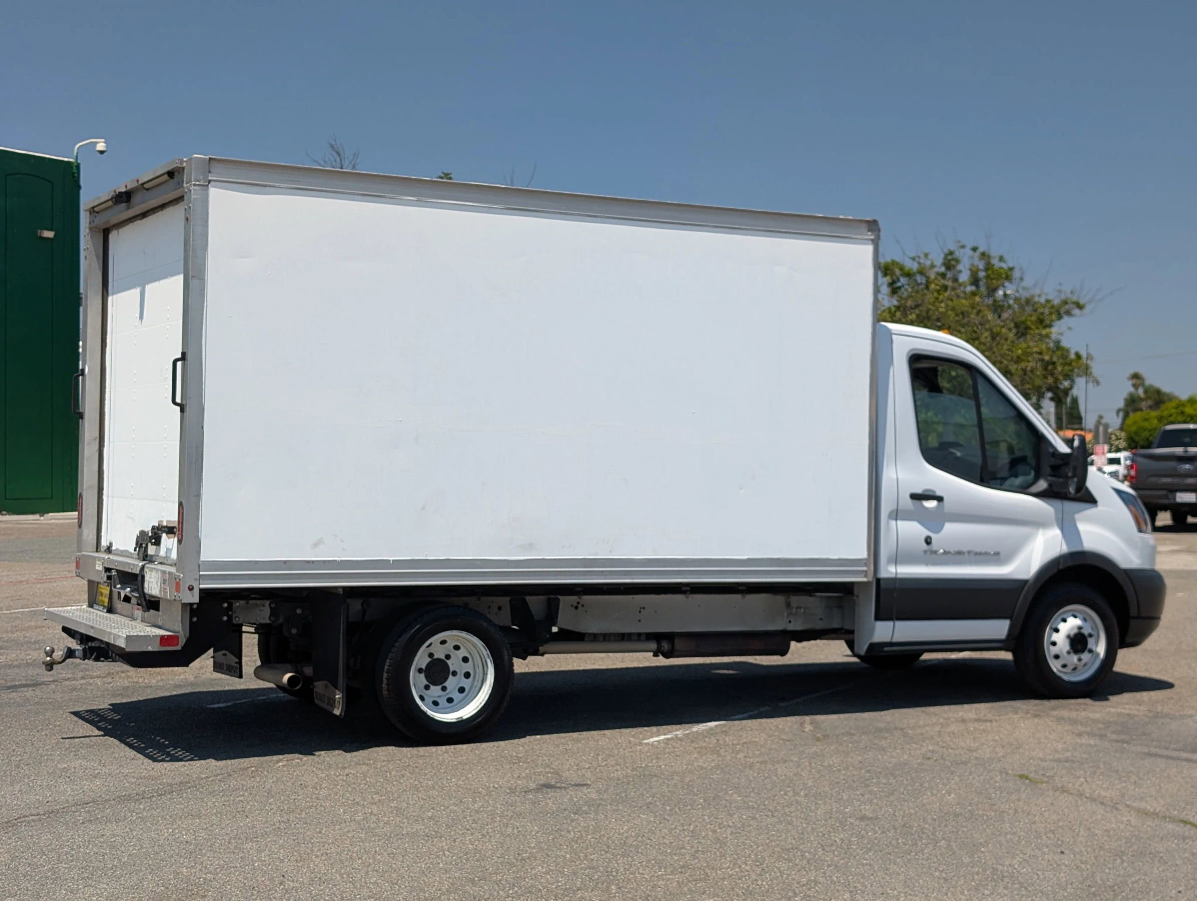 Used 2018 Ford Transit 350 156 DRW RWD image 2