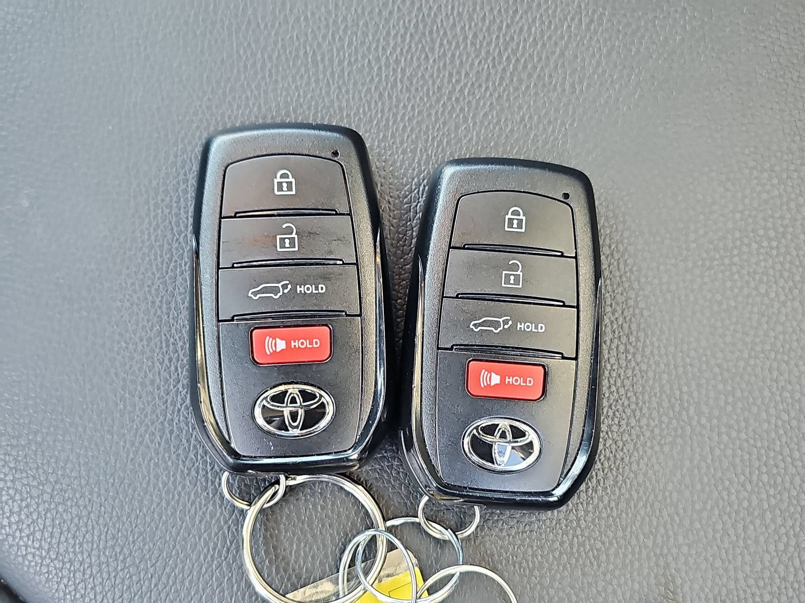 Used 2024 Toyota Highlander XLE FWD image 17