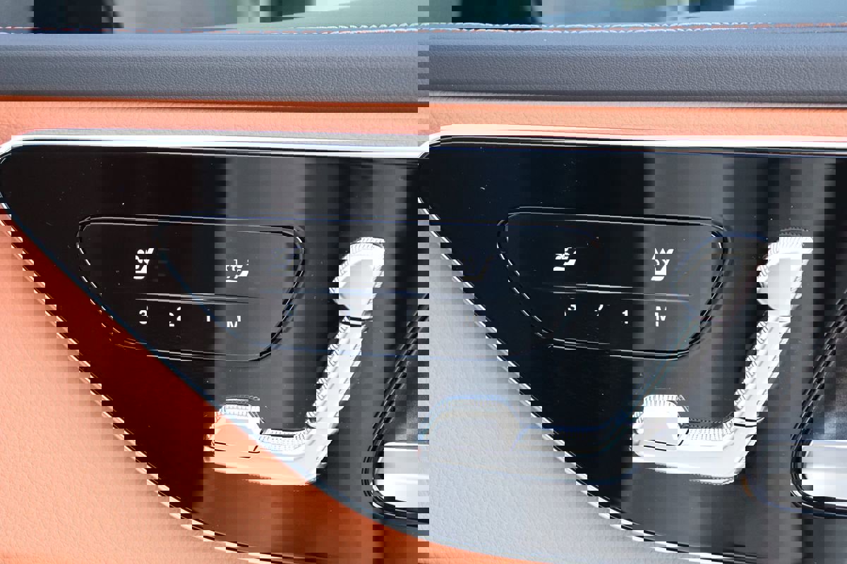 Used 2025 Mercedes-Benz C 300 Sedan image 66