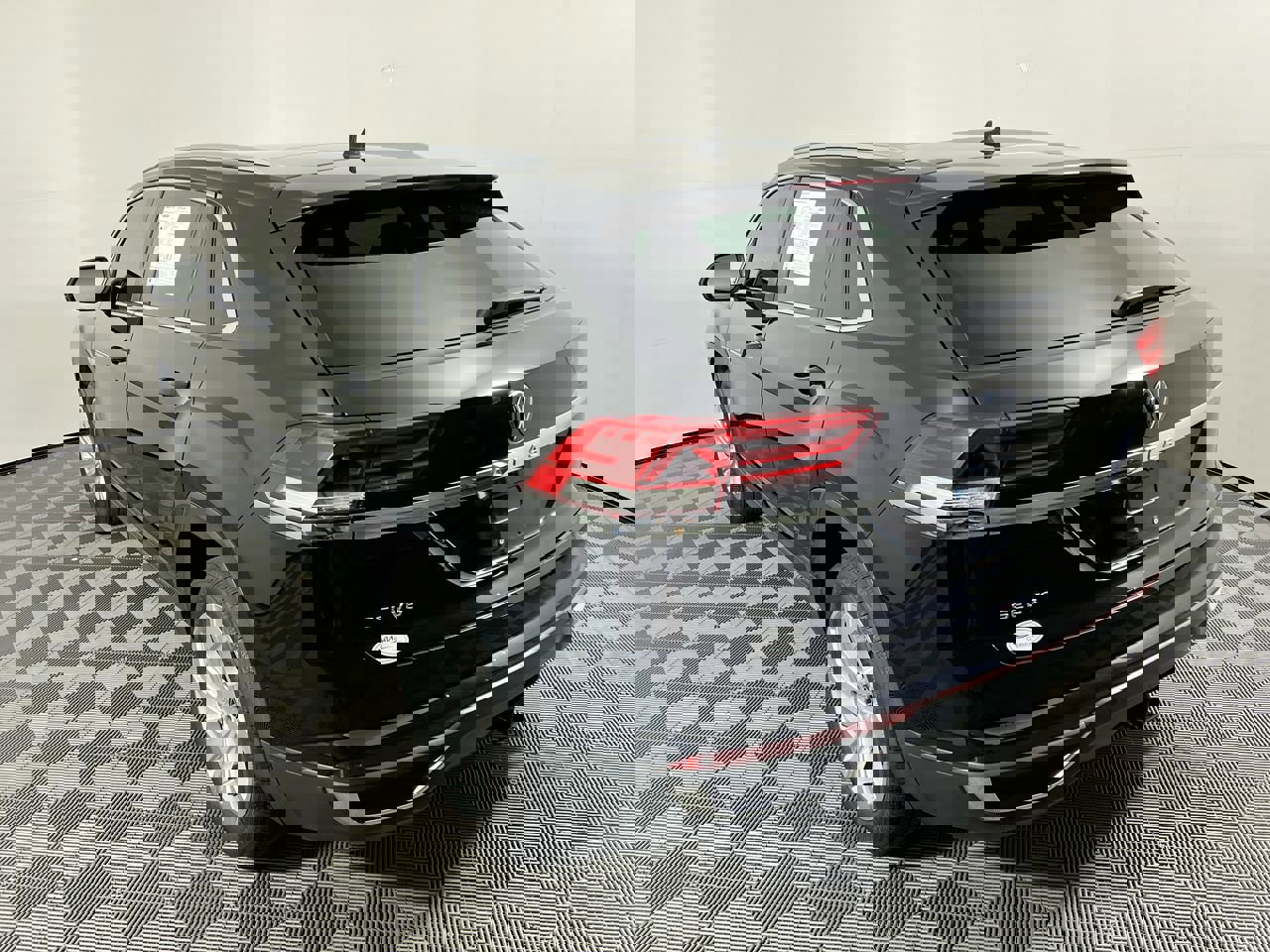 Used 2021 Volkswagen Atlas Cross Sport SEL FWD image 5