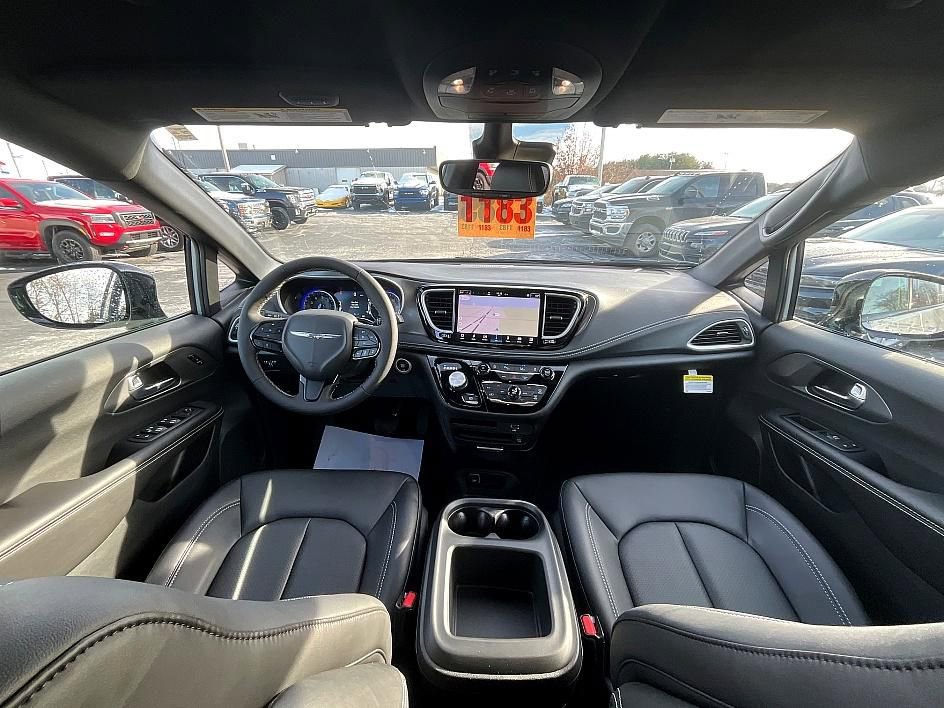 New 2026 Chrysler Pacifica Select image 36