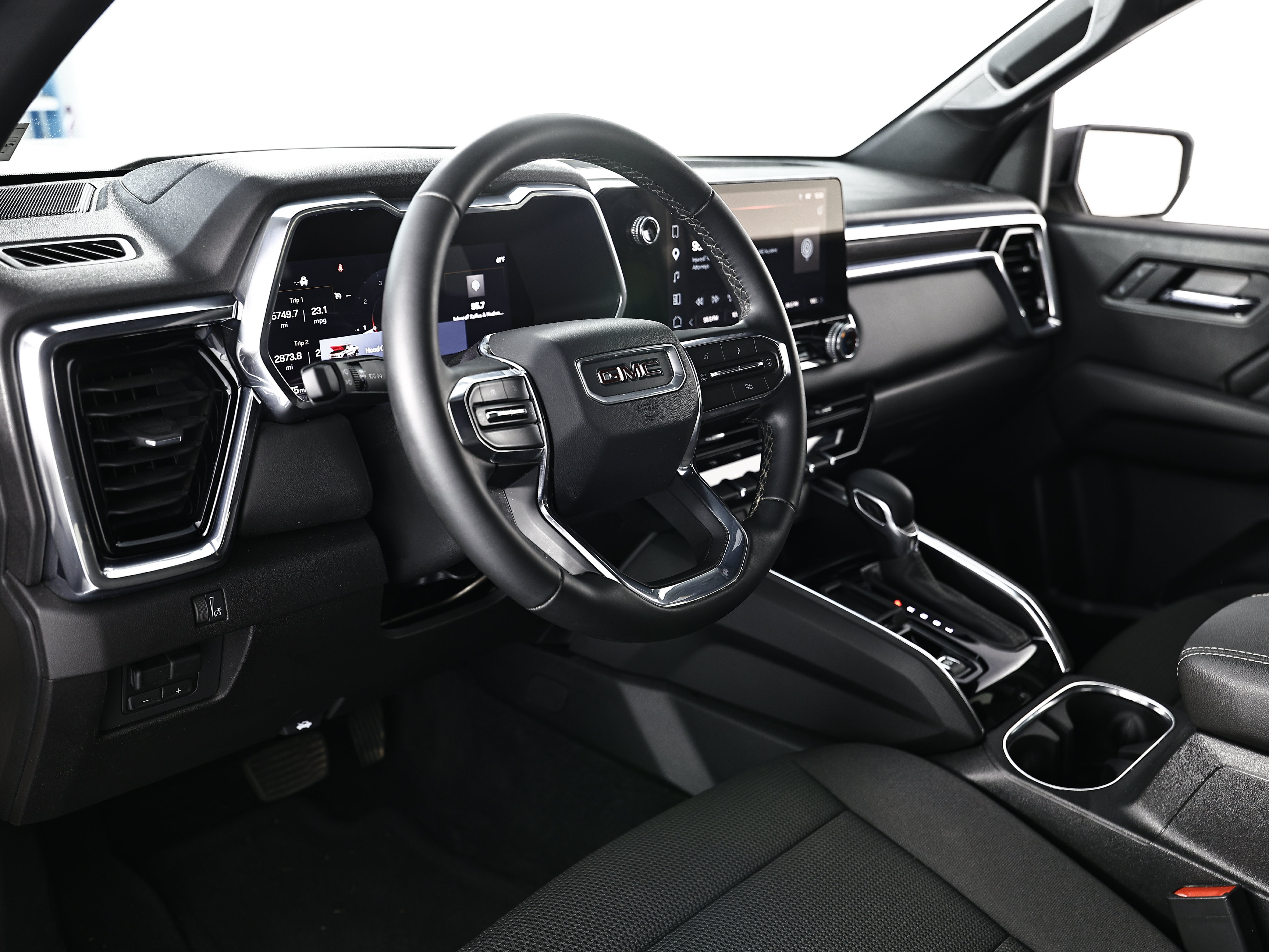 Used 2026 GMC Canyon Elevation RWD image 4