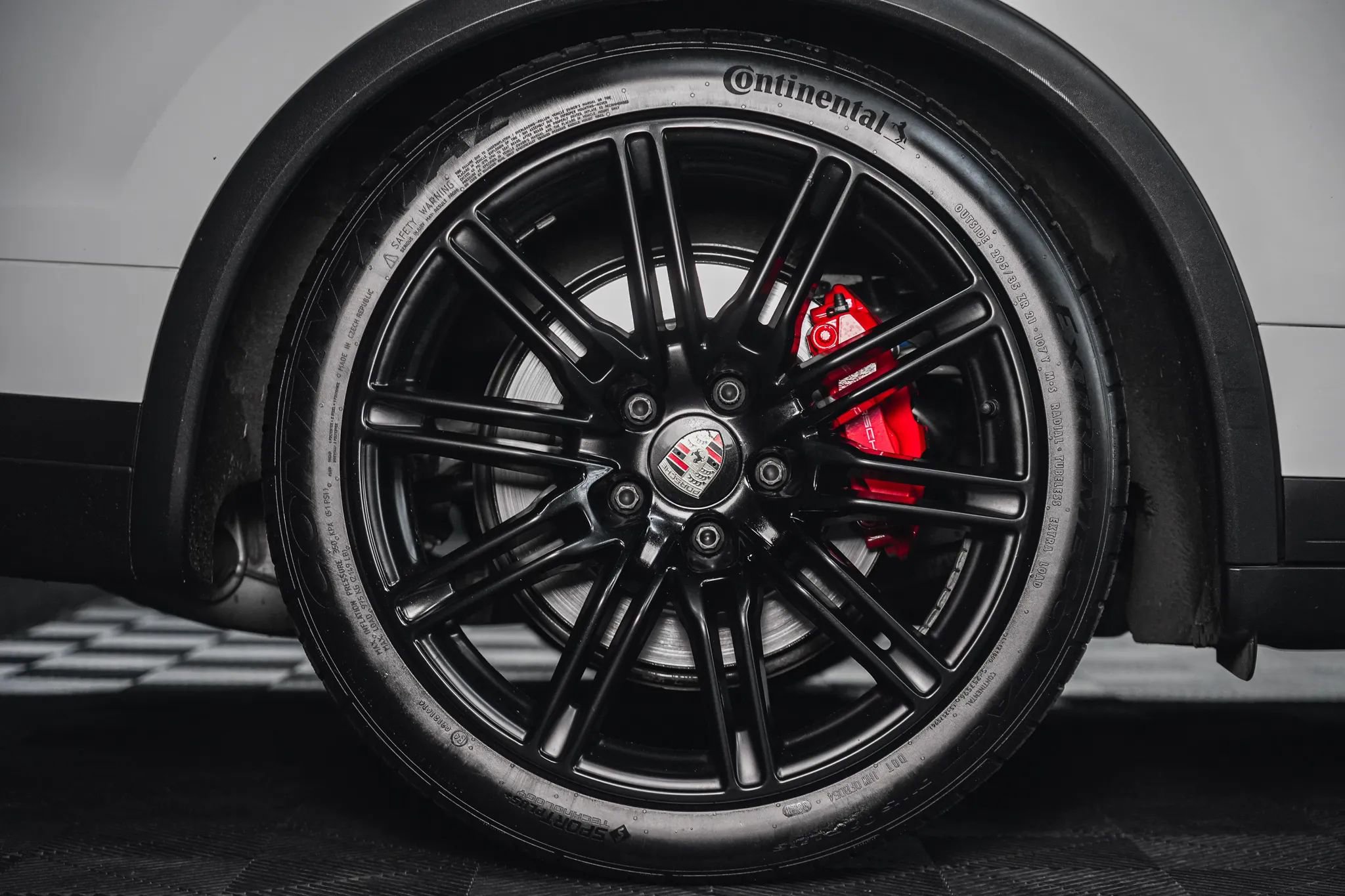 Used 2015 Porsche Cayenne Turbo image 15