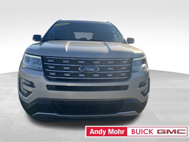 Used 2017 Ford Explorer XLT w/ Equipment Group 201A FWD image 3