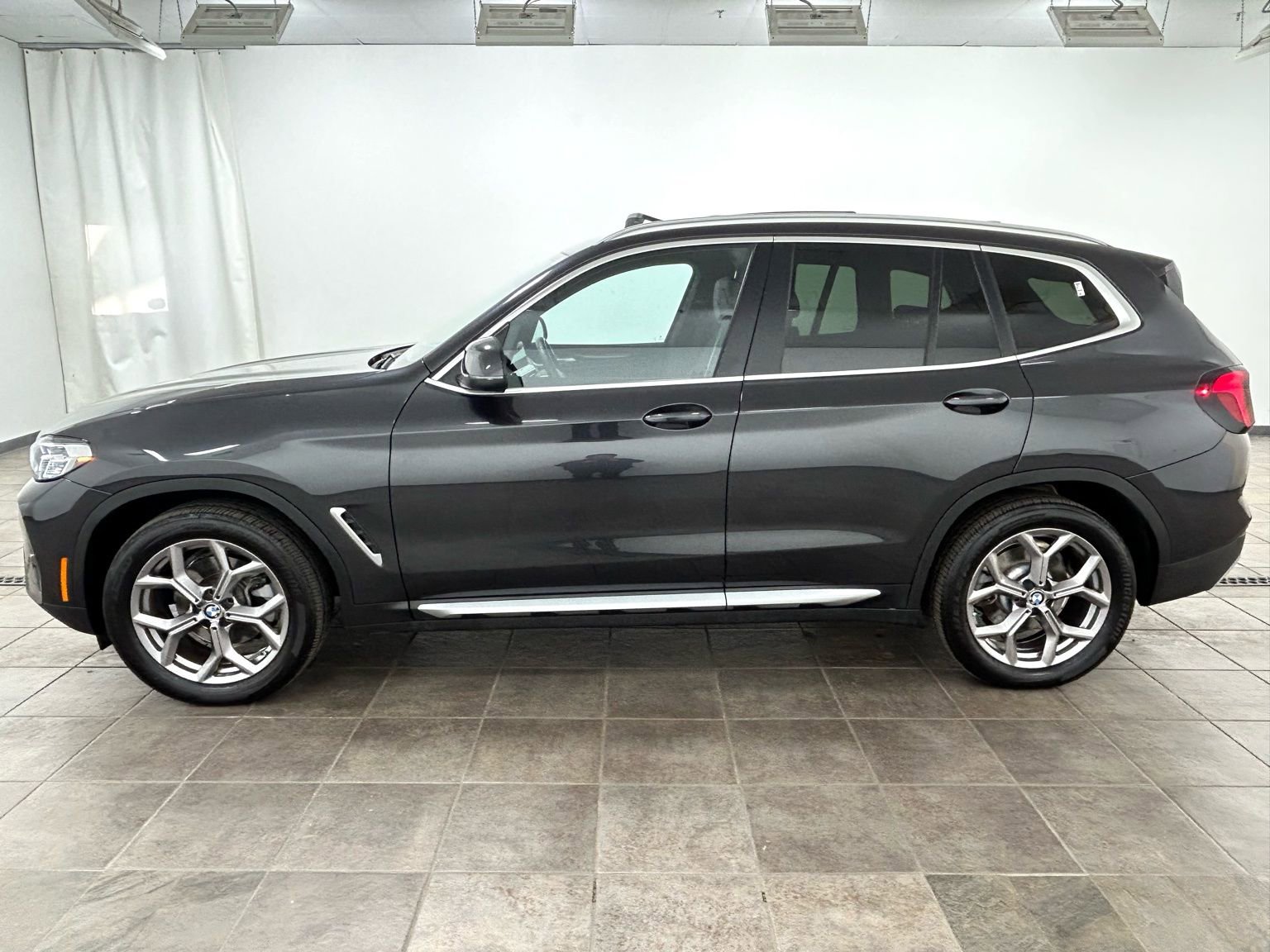 Used 2022 BMW X3 xDrive30i w/ Convenience Package w/ZPA AWD/4WD image 2