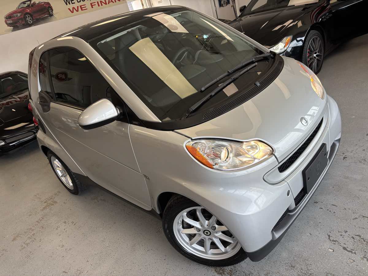 Used 2009 smart fortwo pure RWD image 9