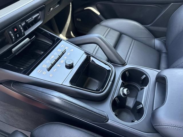 Used 2024 Porsche Cayenne Coupe AWD/4WD image 33