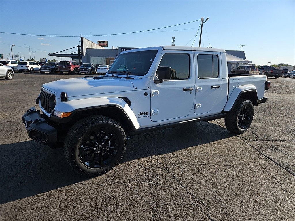 Used 2024 Jeep Gladiator Sport image 2